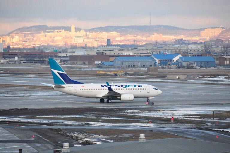 WestJet Boeing 737-700 C-FWSK