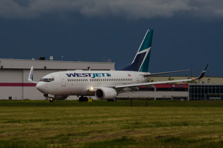Westjet C-FEWJ